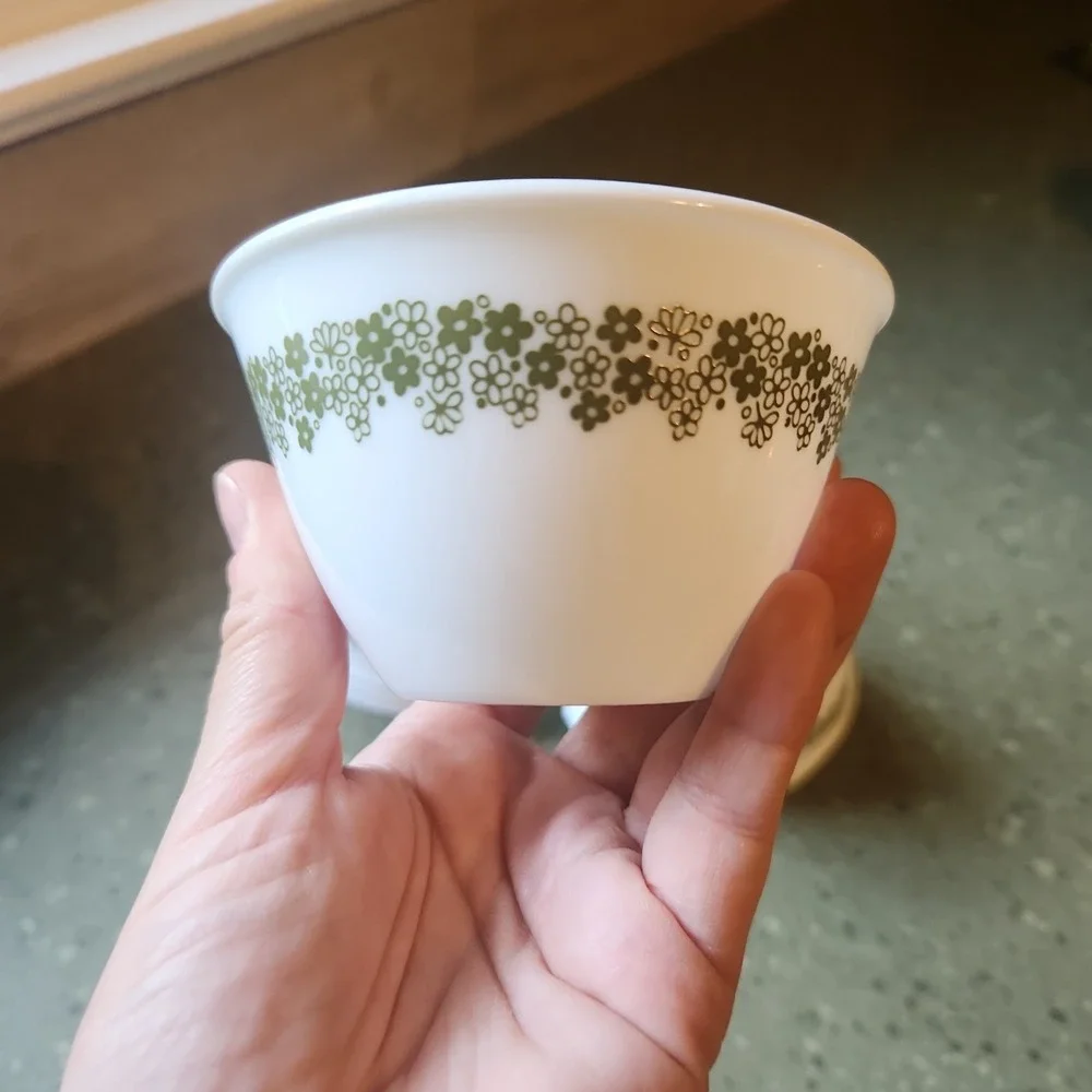 VTG Corelle Corning Spring Blossom Crazy Daisy Cups, Set of 8 Hook Handle